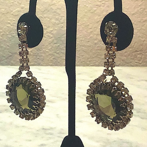 CATHE’ EARRINGS CLIP ON SMOKE CLEAR CRYSTALS VINTAGE 2 1/2 INCH DROP RUNWAY 60s - Picture 5 of 14